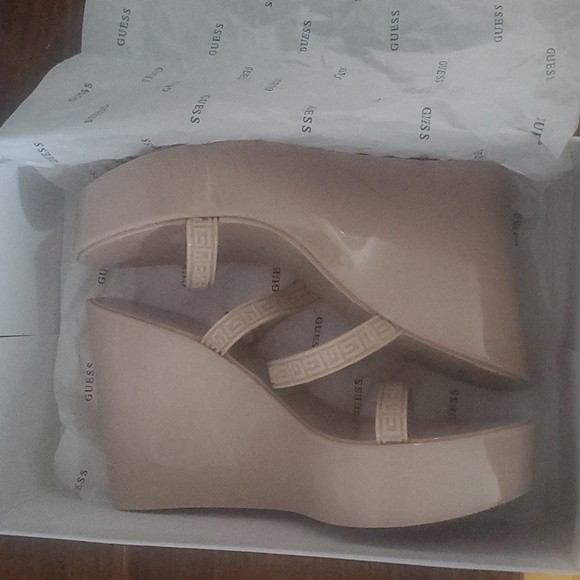 New never worn guess - Picture 4 of 4